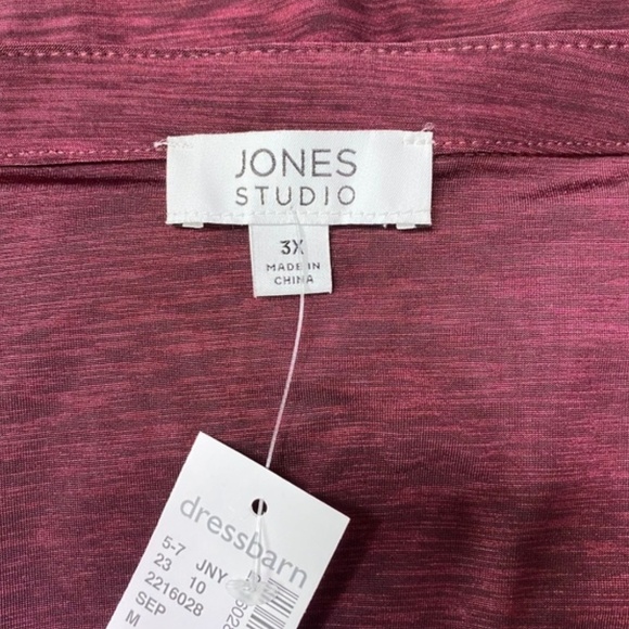 Jones Studio Burgundy Top With Gold Zipper Accent - Picture 5 of 6